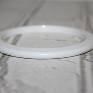 Vintage chunky white bangle bracelet 7"